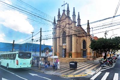 Homem invade igreja, mostra o pênis e tenta atacar fiel em Araraquara