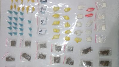 Sacola com porções de maconha, crack, cocaína e ice é encontrada pela GCM em Ibaté