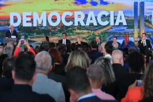 Ato no Congresso reforça poder da democracia no pós 8/1