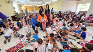 ACISC arrecada mais de 3 mil brinquedos e leva alegria a centenas de crianças em São Carlos