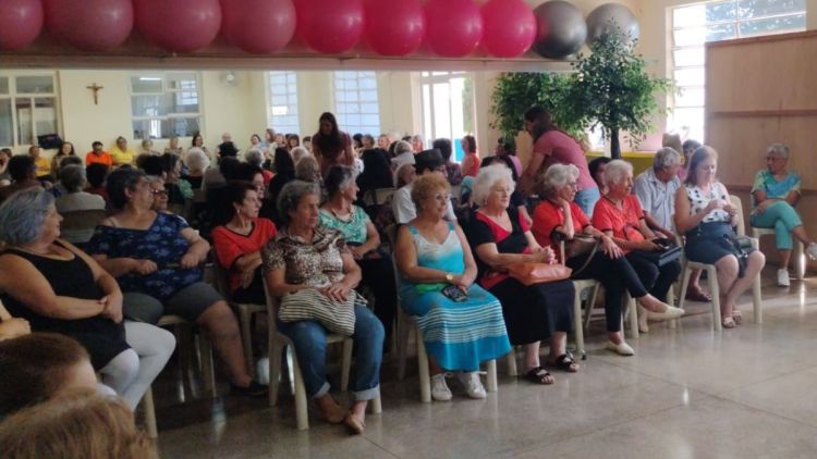 Centro Vera Lúcia Pilla celebra o dia das Mães