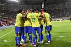 Brasil conta com gol de Marquinhos para vencer Peru no apagar das luzes