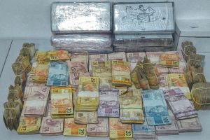 PM prende dupla por tráfico de drogas e apreende mais de R$ 110 mil em Sorocaba