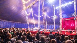 Fundo Social leva 200 crianças de projetos sociais ao circo em São Carlos