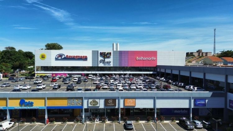 Coelhinho da Páscoa distribui mini-ovos em ação gratuita no Passeio São Carlos