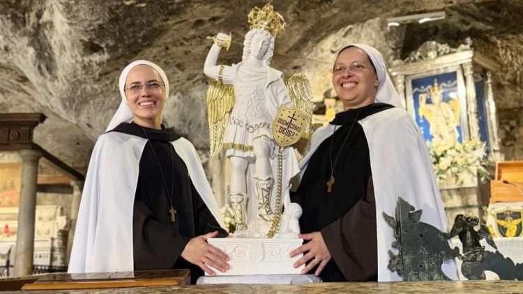Hallel Franca recebe Instituto Hesed em consagração a São Miguel