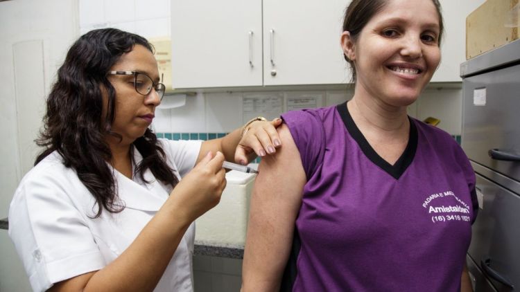 Vacinação contra influenza ainda não atinge meta e segue disponível para toda a população