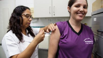 Vacinação contra influenza ainda não atinge meta e segue disponível para toda a população