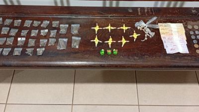 GCM flagra tráfico próximo a praça e prende suspeito com drogas e dinheiro em Ibaté