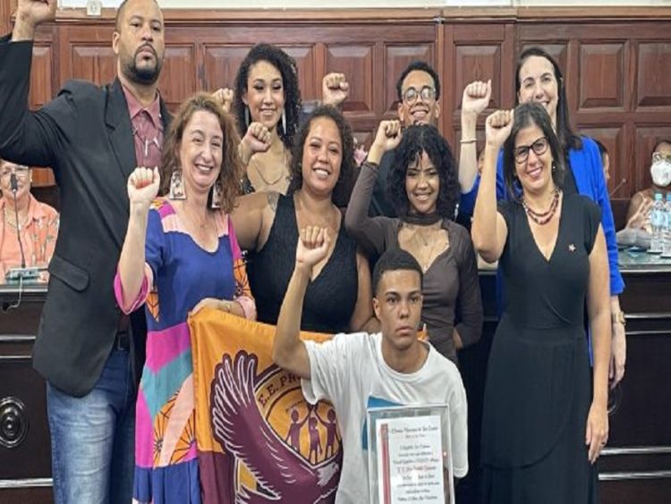 Trabalho com foco em culturas afro-brasileiras em escola de São Carlos inspira homenagem