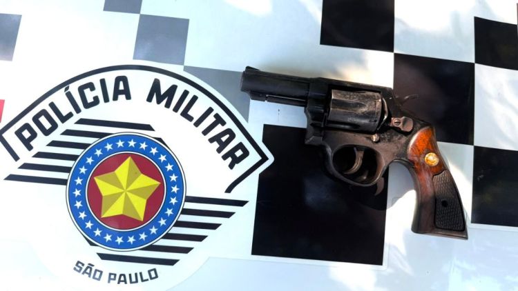 Polícia Militar apreende revólver e localiza dois adolescentes em Porto Ferreira