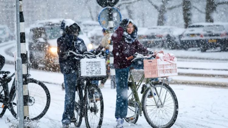 Neve cobre a Europa e transforma cidades em cenários de cartão-postal
