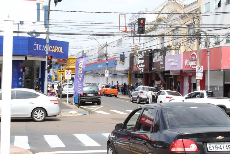 Comércio volta aos trabalhos nesta quarta-feira