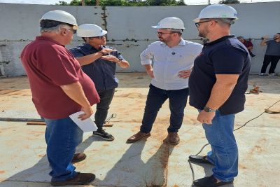 Prefeito visita obra do reservatório do Cedrinho