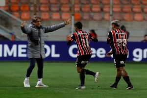 São Paulo vence Cobresal de virada e confirma classificação às oitavas da Libertadores