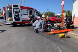 Motociclista fratura ombro e cotovelo após acidente no Santa Felícia