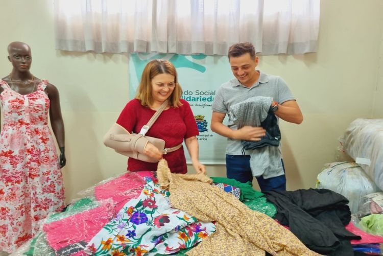 Fundo Social de Solidariedade recebe 15 toneladas de roupas da Receita Federal