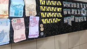 Mais de 100 porções de drogas são apreendidas durante ocorrência em Ibaté