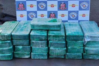 Mulher é presa com 25 kg de crack em caçamba de carro