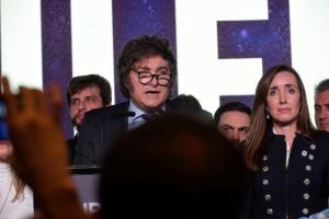Candidato argentino de extrema direita Javier Milei obtém vitória nas eleições primárias