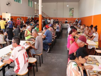 Restaurantes populares preparam cardápio especial para homenagear as mães