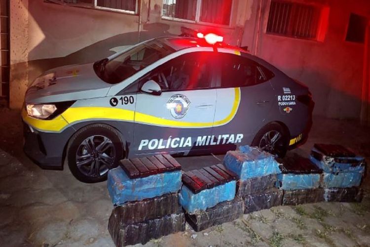 Mais de 300 kg de maconha são apreendidos em caminhão no interior