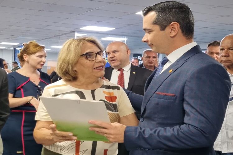 Vereadora Cidinha do Oncológico busca recursos para saúde com o deputado estadual Capitão Telhada