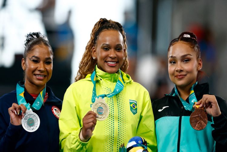 Rebeca Andrade é campeã pan-americana da prova de salto sobre a mesa