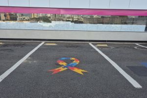 Passeio São Carlos implanta vaga de estacionamento para pessoas com TEA e cumpre lei do vereador Bruno