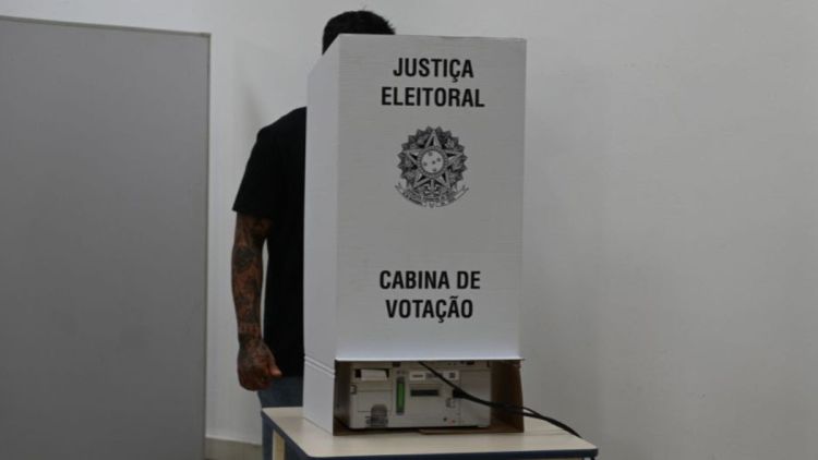 Eleições 2026: saiba quem é obrigado a votar e quem tem o voto facultativo