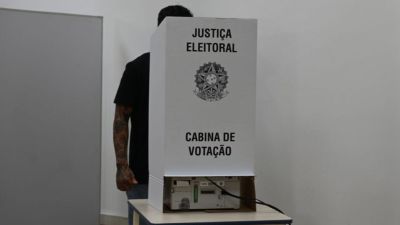 Eleições 2026: saiba quem é obrigado a votar e quem tem o voto facultativo
