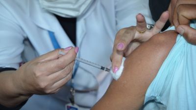 Unidades de saúde realizam plantão de vacinação contra influenza neste sábado