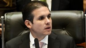 Câmara aprova pauta-bomba de R$ 30 bi para governo após derrota no IOF