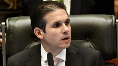 Câmara aprova pauta-bomba de R$ 30 bi para governo após derrota no IOF