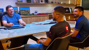 Representando Ibaté, Vinícius "The Blessed" conquista duas vitórias por nocaute e segue invicto no MMA profissional