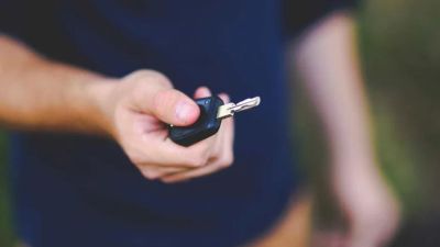 Leilão do Detran-SP tem motos por R$ 350 e Mercedes Benz por R$ 20 mil