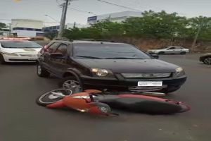 Motociclista fica ferida após acidente na Vila Prado