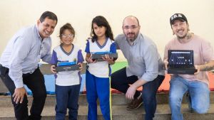 Netto Donato entrega Tablets para alunos da Emeb Janete Lia