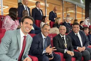 Kaká, Cafu, Roberto Carlos e Ronaldo torcem juntos pela Seleção no Catar