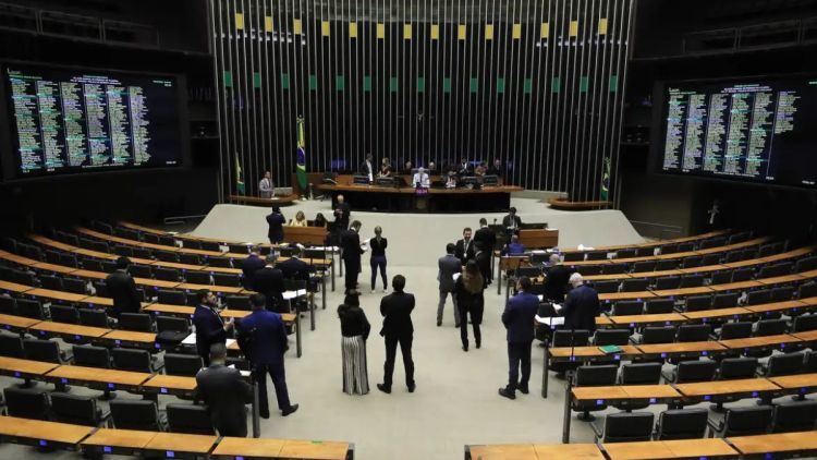 Minirreforma eleitoral reduz controle de gastos partidários; entenda