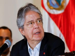 Presidente do Equador promete dissolver Congresso se houver tentativa de impeachment