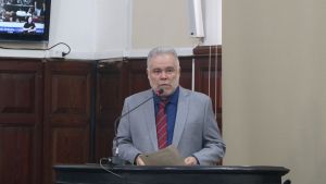 Vereador Lineu protocola requerimento para melhorar o trânsito
