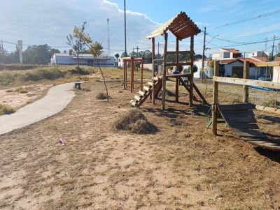 &#039;Voluntários&#039; realizam manutenção em Praça do Parque Novo Mundo