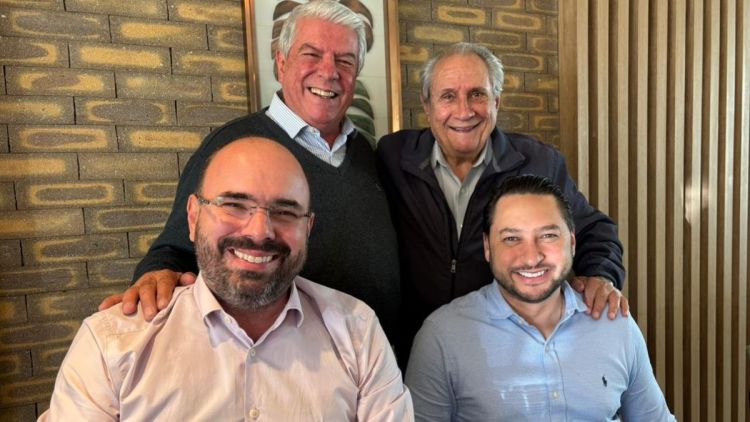 Prefeito Netto Donato e diretor do Sebrae-SP, Marco Vinholi, participam de encontro com Paulo Gullo e destacam os 80 anos do Sincomércio São Carlos