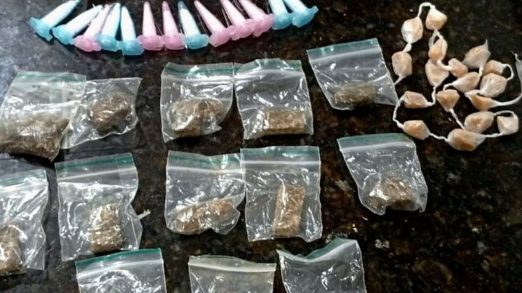 Menor é detido com entorpecentes após perseguição no bairro CDHU