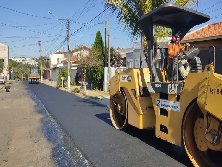 Prefeitura realiza recapeamento das vias do Parque Fher