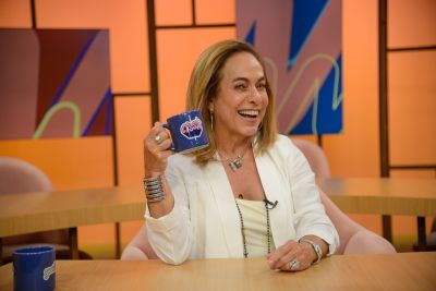 Com Cissa Guimarães, Sem Censura retorna à TV Brasil nesta segunda-feira (26)