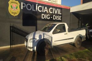 Polícia Civil encontra carro furtado e entorpecentes no Jacobucci