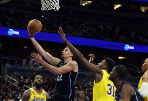 Lakers batem Magic e voltam a vencer na NBA após quatro jogos