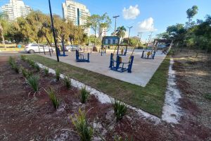 Prefeitura inaugura praça e academia adaptada na região do Sesc